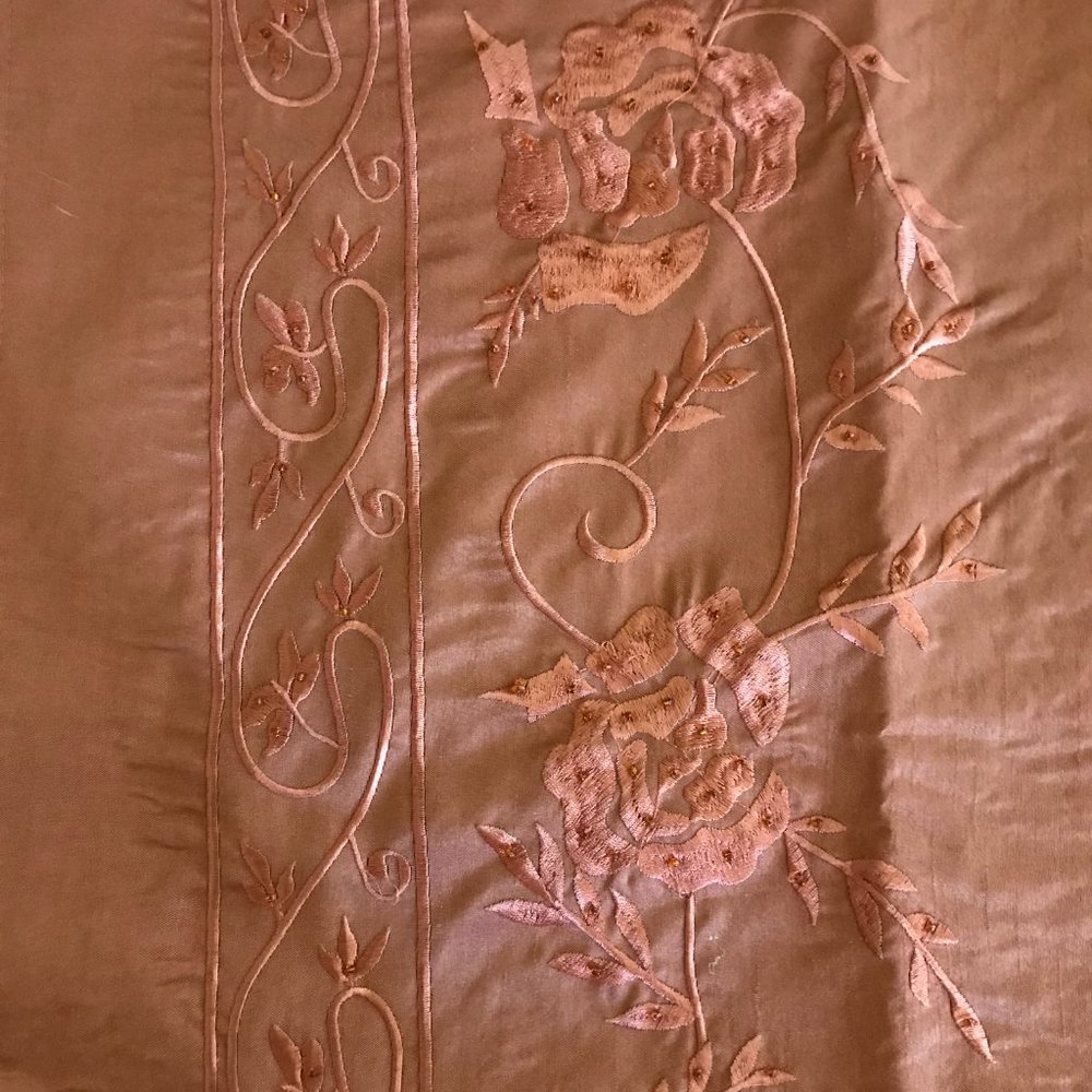 NWOT 72" Ridgefield Table Runner - Picture 6 of 7